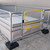 Protection pour lanterneau d'accès long